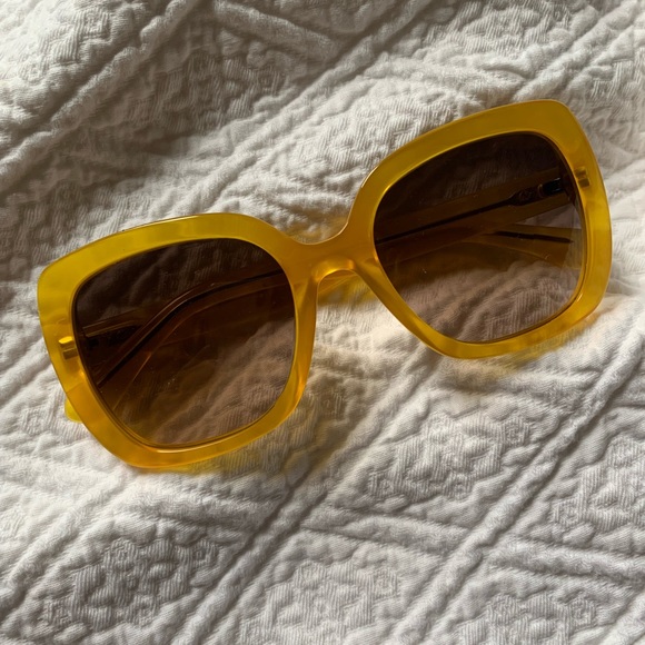 kate spade Accessories - LAST CALL 🚨 Fun Yellow Kate Spade Sunglasses